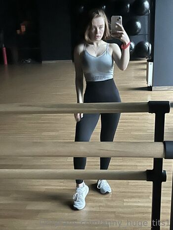 anny_huge_tits1