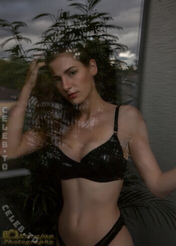 Full leaked Caro petitemodel private onlyfans photo
