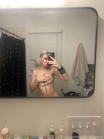 Full leaked Destizzle private onlyfans photo