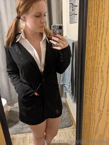 Full leaked Devinemae private onlyfans photo