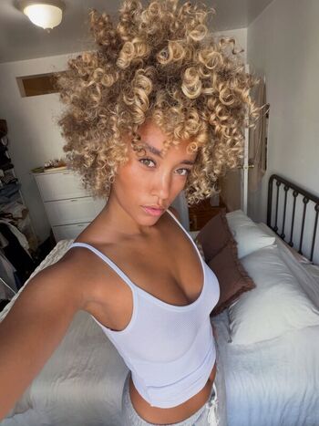 Full leaked Elle smith private onlyfans photo