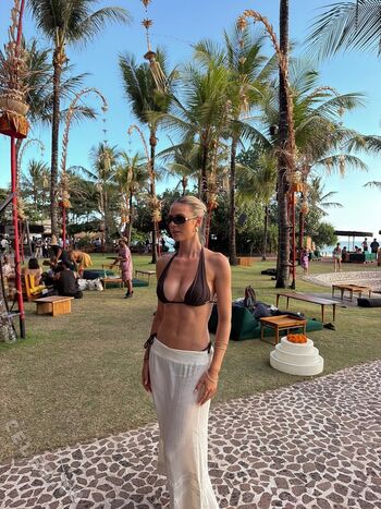 Full leaked Emilia bte page private onlyfans photo