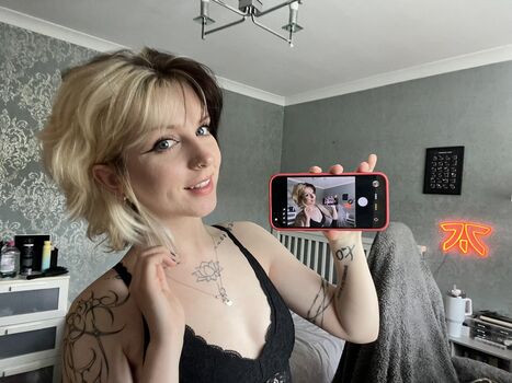 Full leaked Emzeeni page private onlyfans photo