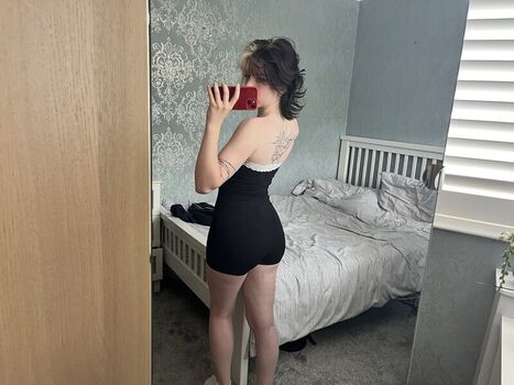 Full leaked Emzeeni private onlyfans photo