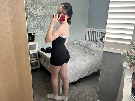 Full leaked Emzeeni private onlyfans photo