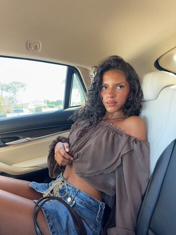 Jasmine Tavares