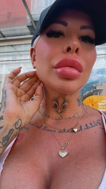 Full leaked Monamonique private onlyfans photo