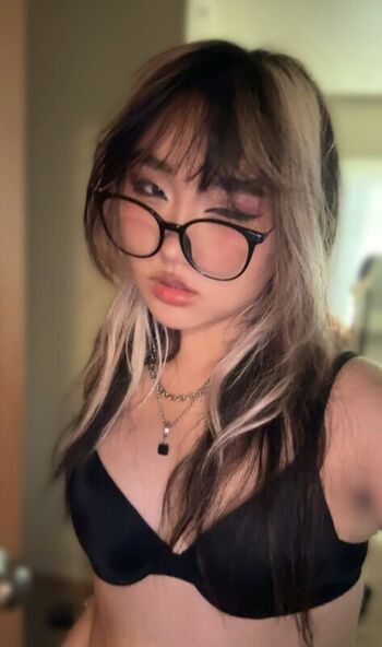 Full leaked Offbrandtea private onlyfans photo