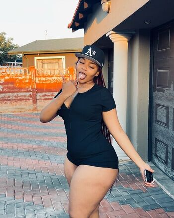 Full leaked Phobbicclwethu private onlyfans photo