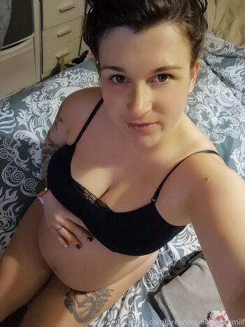 Full leaked Pregnantgothmama private onlyfans photo